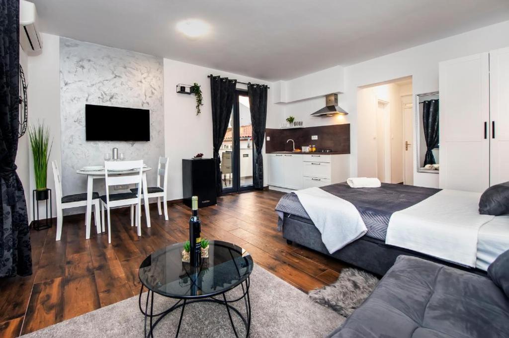 Deluxe Apartments A&A - 2 Rovinj Luaran gambar